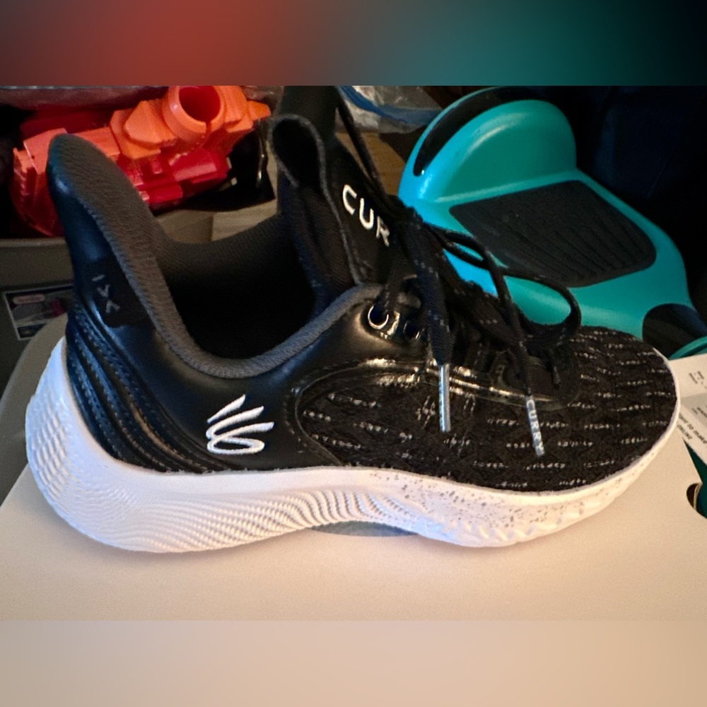 🎆NIB-Youth 4 Curry Flow 9 NEW IN BOX - black/black/white (youth size 4) - Picture 7 of 10